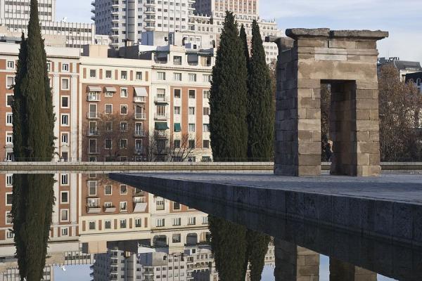 perierga.gr - 10+1 μητροπόλεις "καθρεφτίζονται" στο νερό!